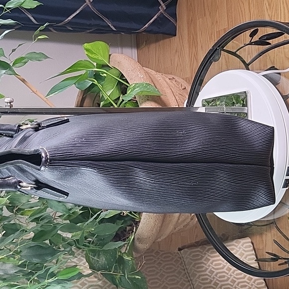 Salvatore Ferragamo Large Black Tote - Picture 10 of 17